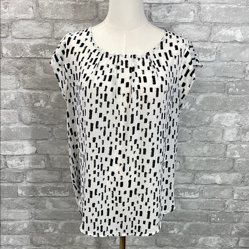 Alice Blue Black and White Sleeveless Graphic Blouse